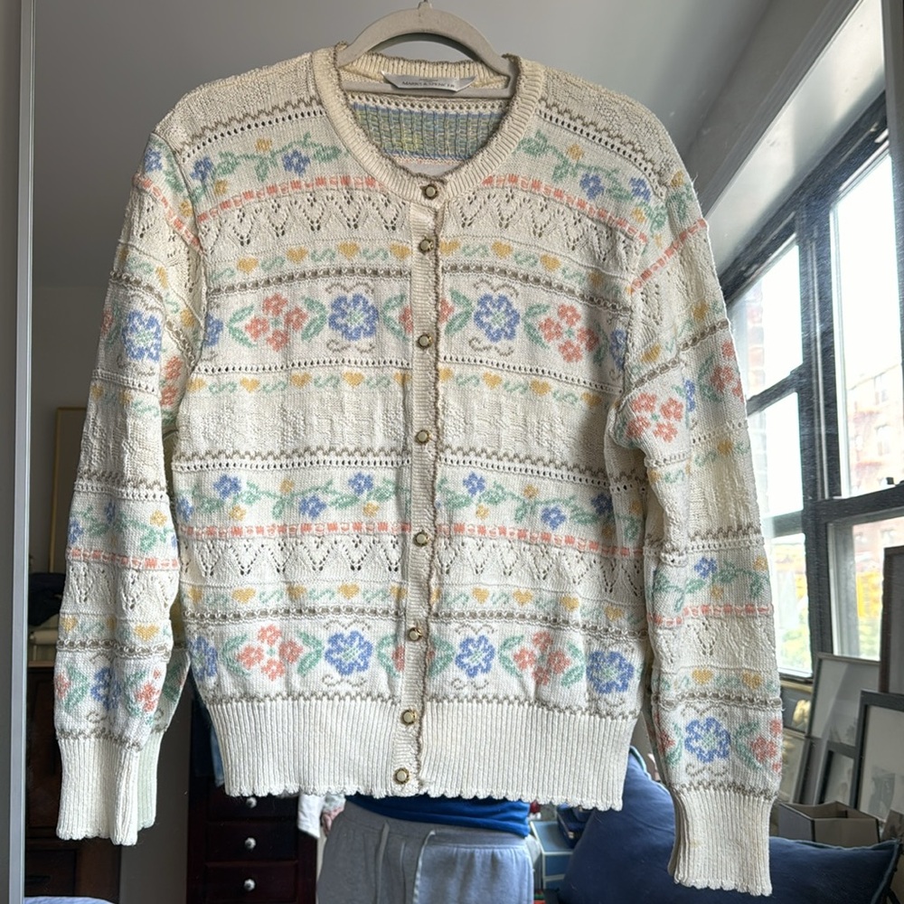 🌼 Vintage scalloped edge knit sweater